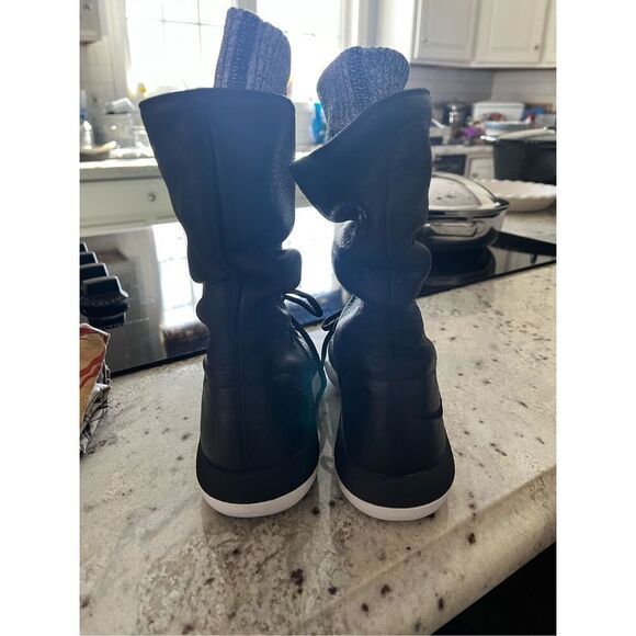 Nike Air Women’s Rosche 2 Flyknit Hi Black & White Sock Sneaker Boot sz 5 NWOB - Picture 7 of 8